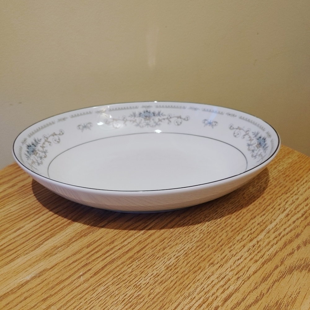 DIANE PATTERN FINE PORCELAIN CHINA 10-1/2" OVAL‎ VEGETABLE BOWL